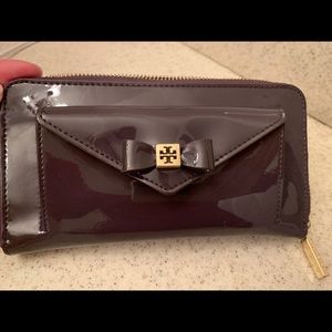 Tory Burch Bow Zip Continental Wallet in Lilac